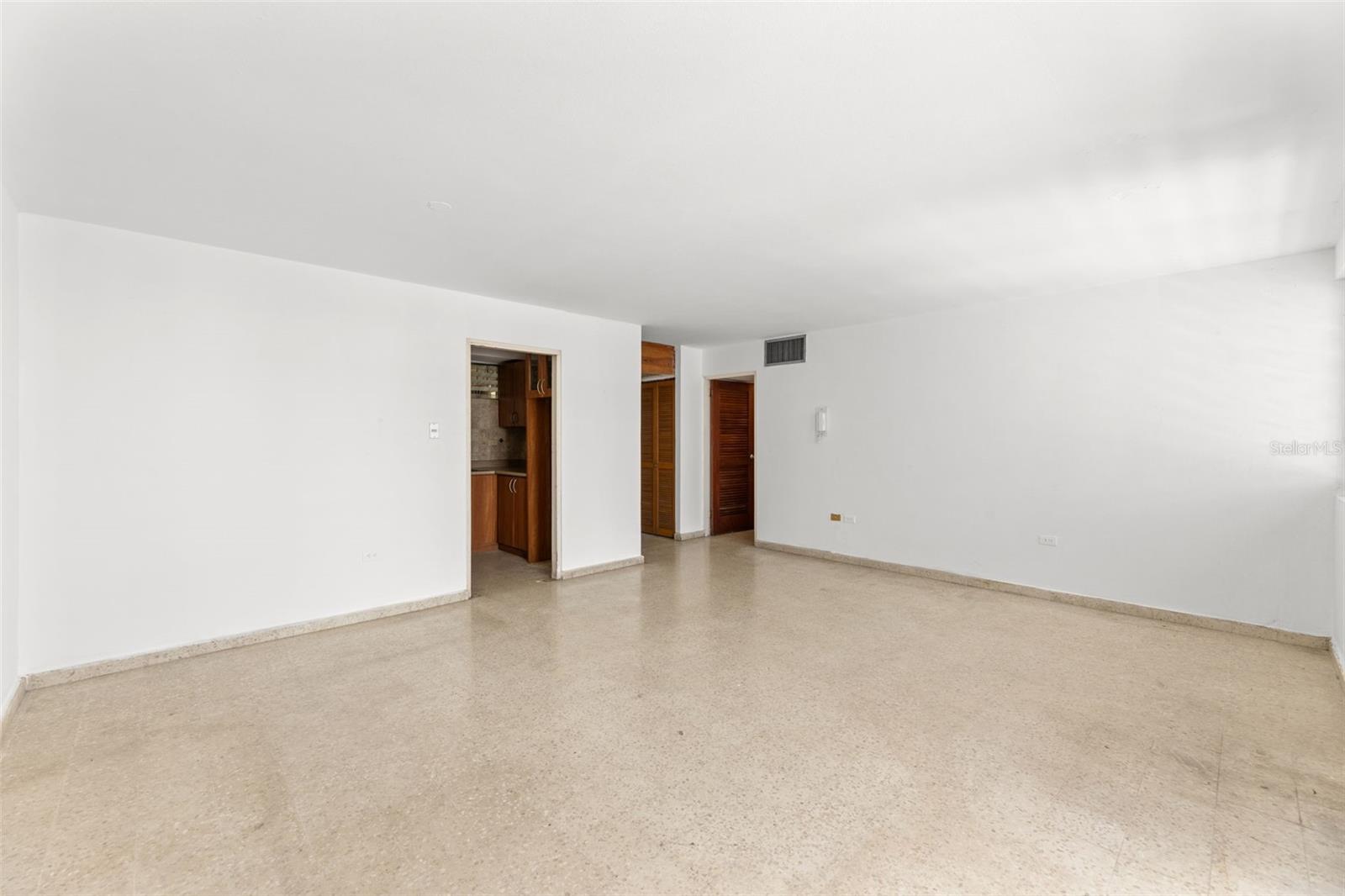 CONDOMINIUM SON SID - Residential