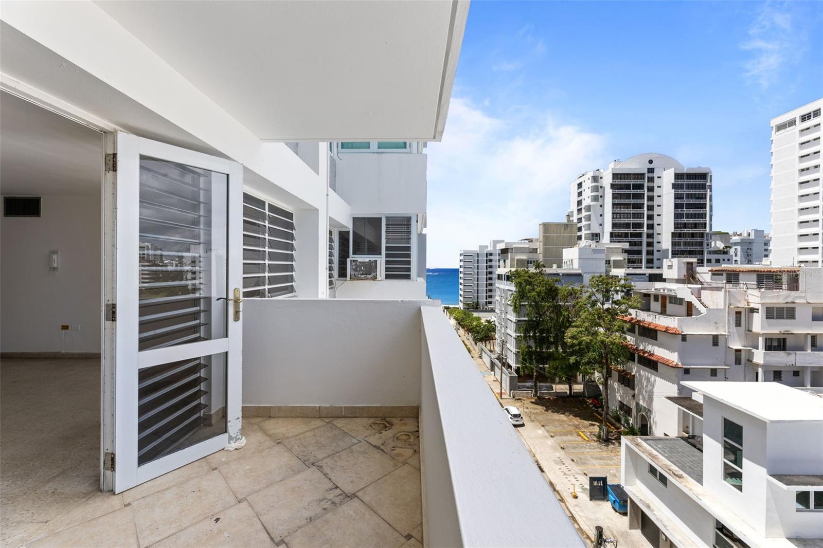 CONDOMINIUM SON SID - Residential