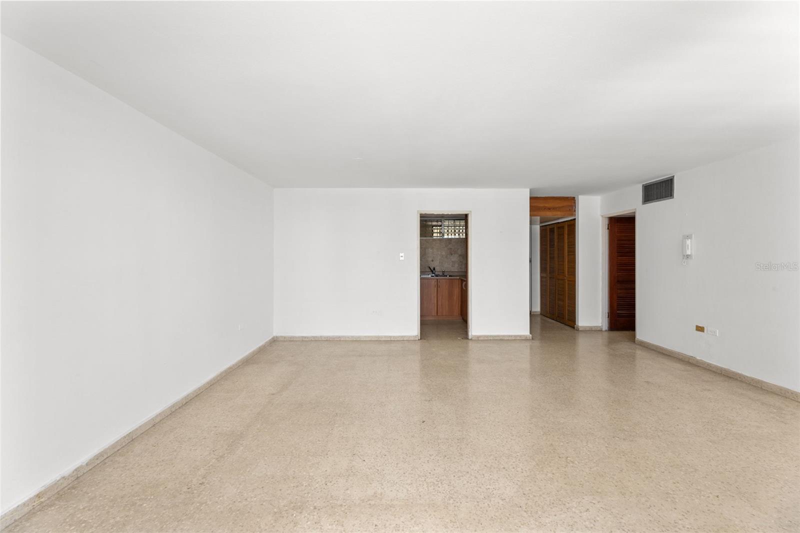 CONDOMINIUM SON SID - Residential