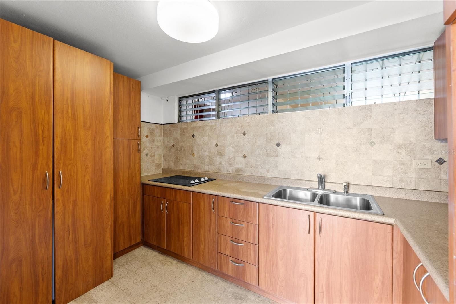 CONDOMINIUM SON SID - Residential