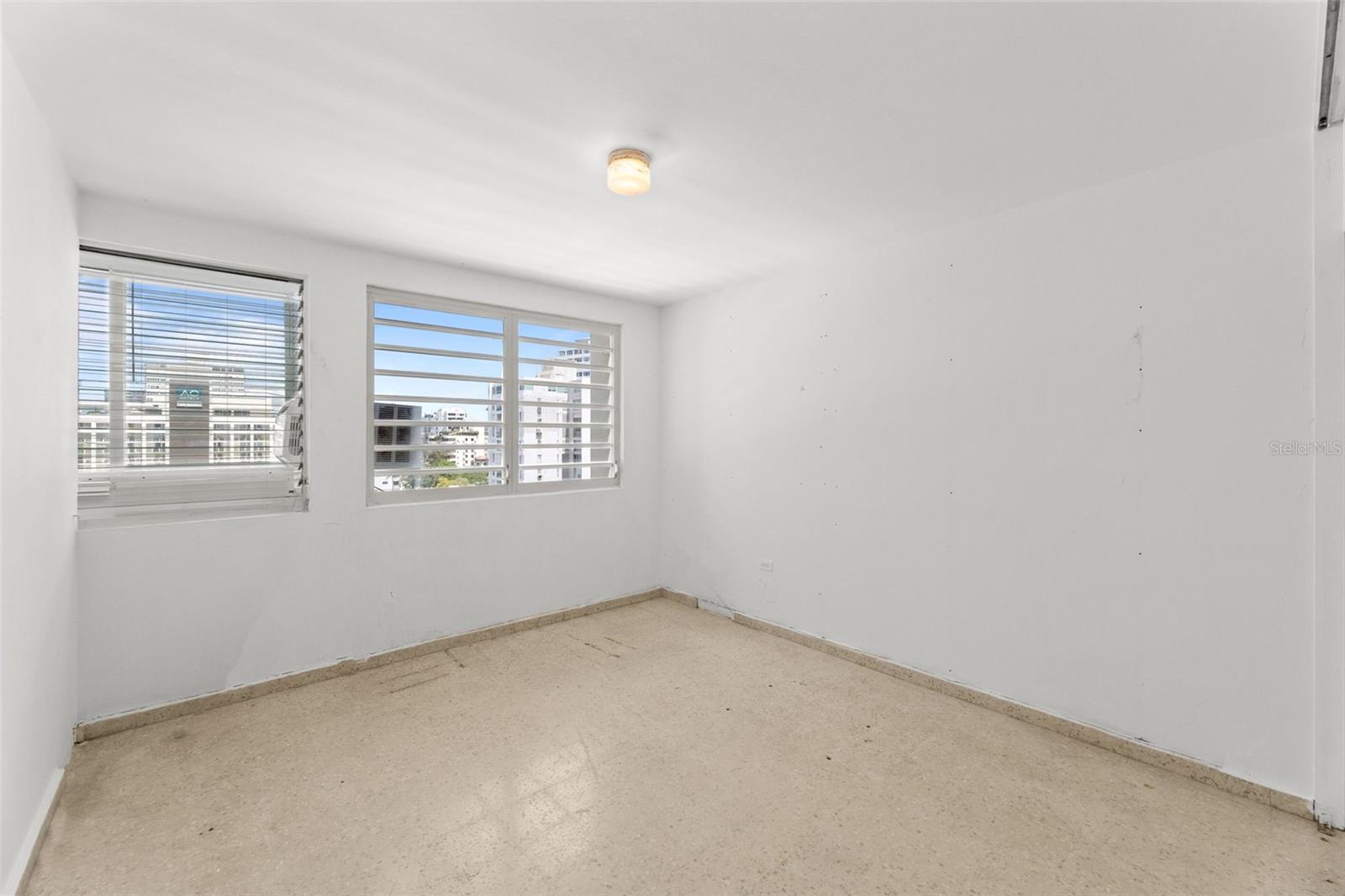 CONDOMINIUM SON SID - Residential