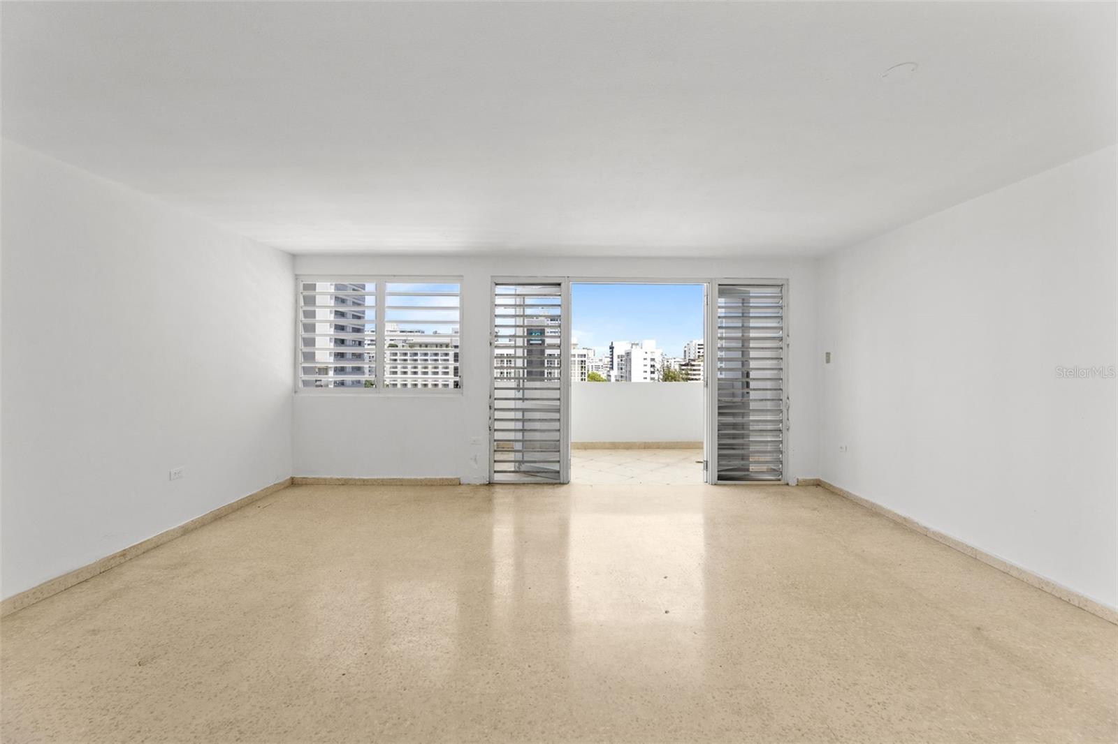 CONDOMINIUM SON SID - Residential