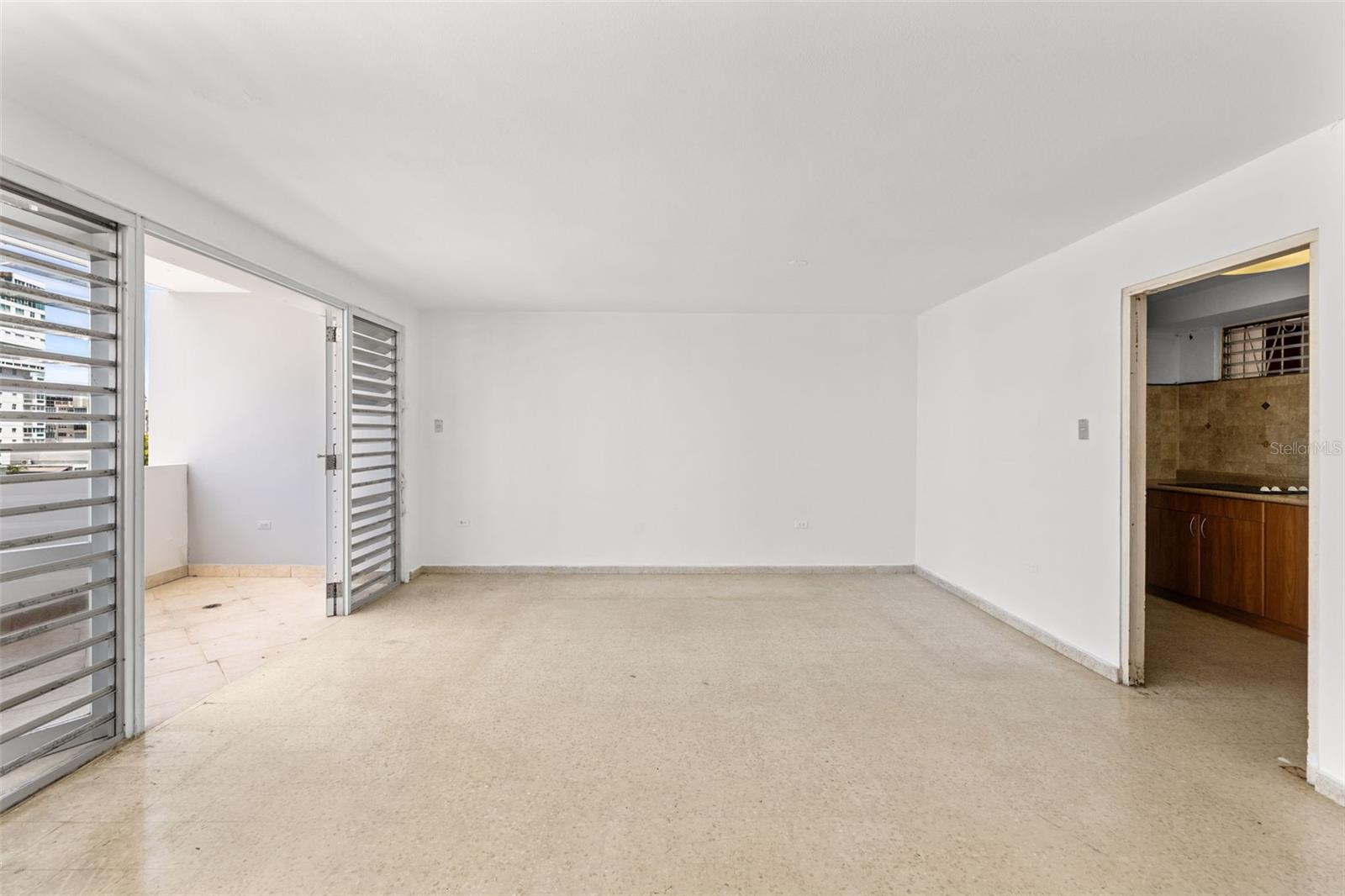 CONDOMINIUM SON SID - Residential