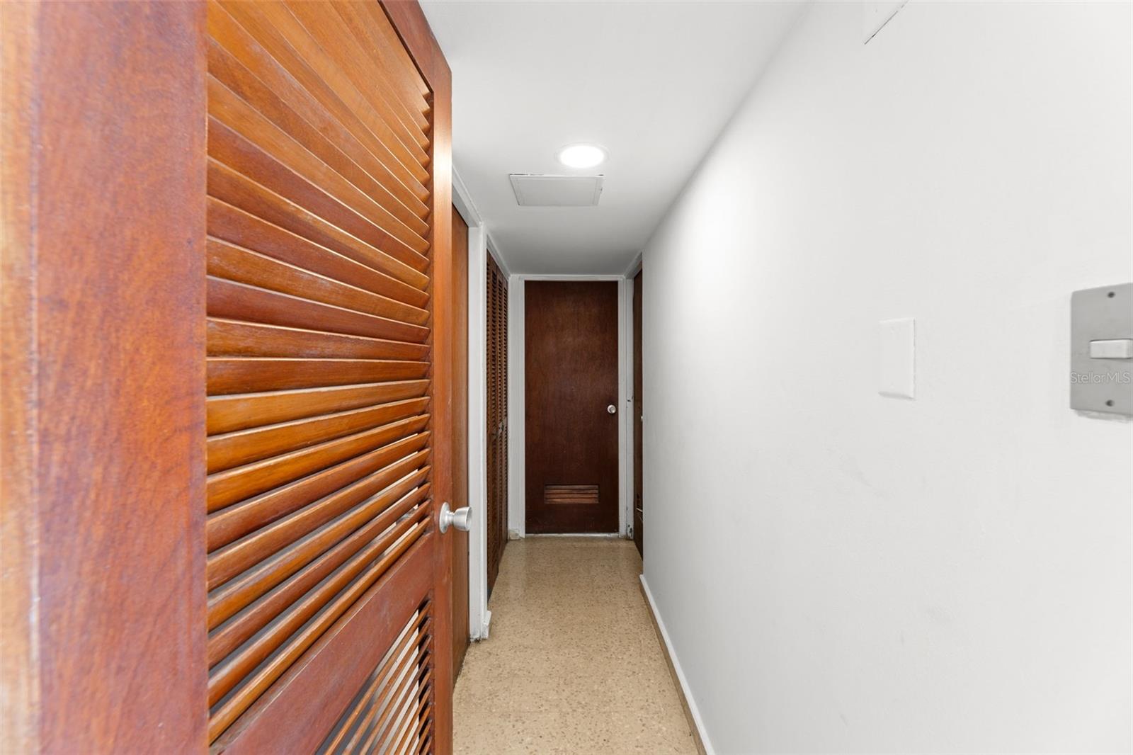 CONDOMINIUM SON SID - Residential