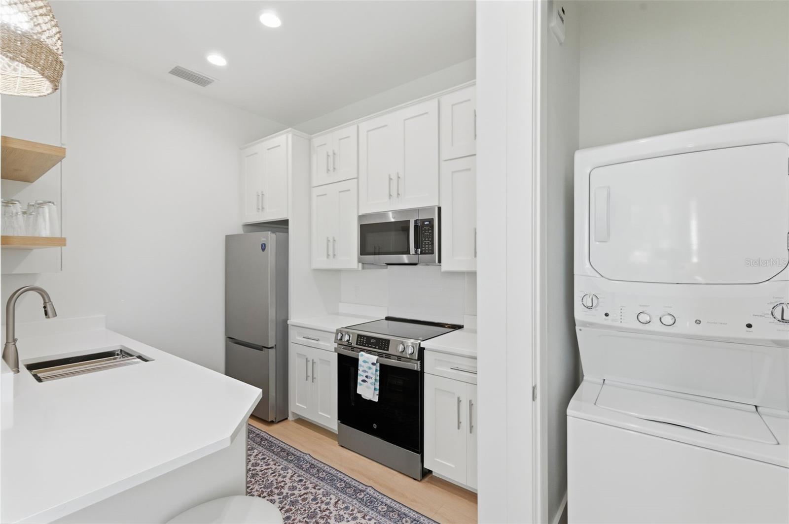 ESPIRITU SANTO SPGS - Residential Lease