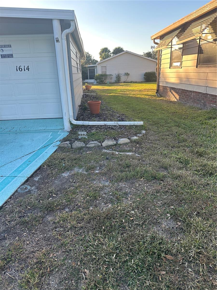 LADY LAKE ORANGE BLOSSOM GARDENS UNIT 11 - Residential