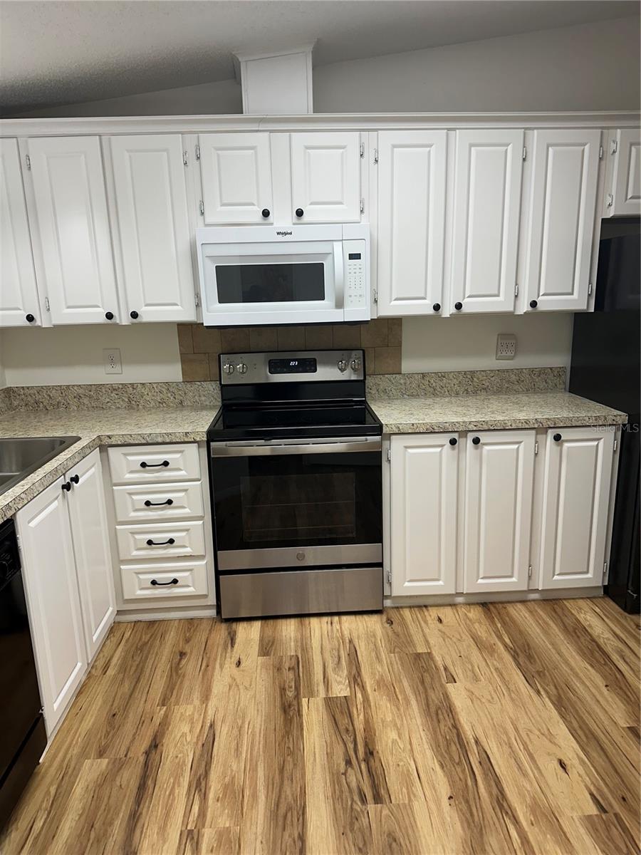 LADY LAKE ORANGE BLOSSOM GARDENS UNIT 11 - Residential