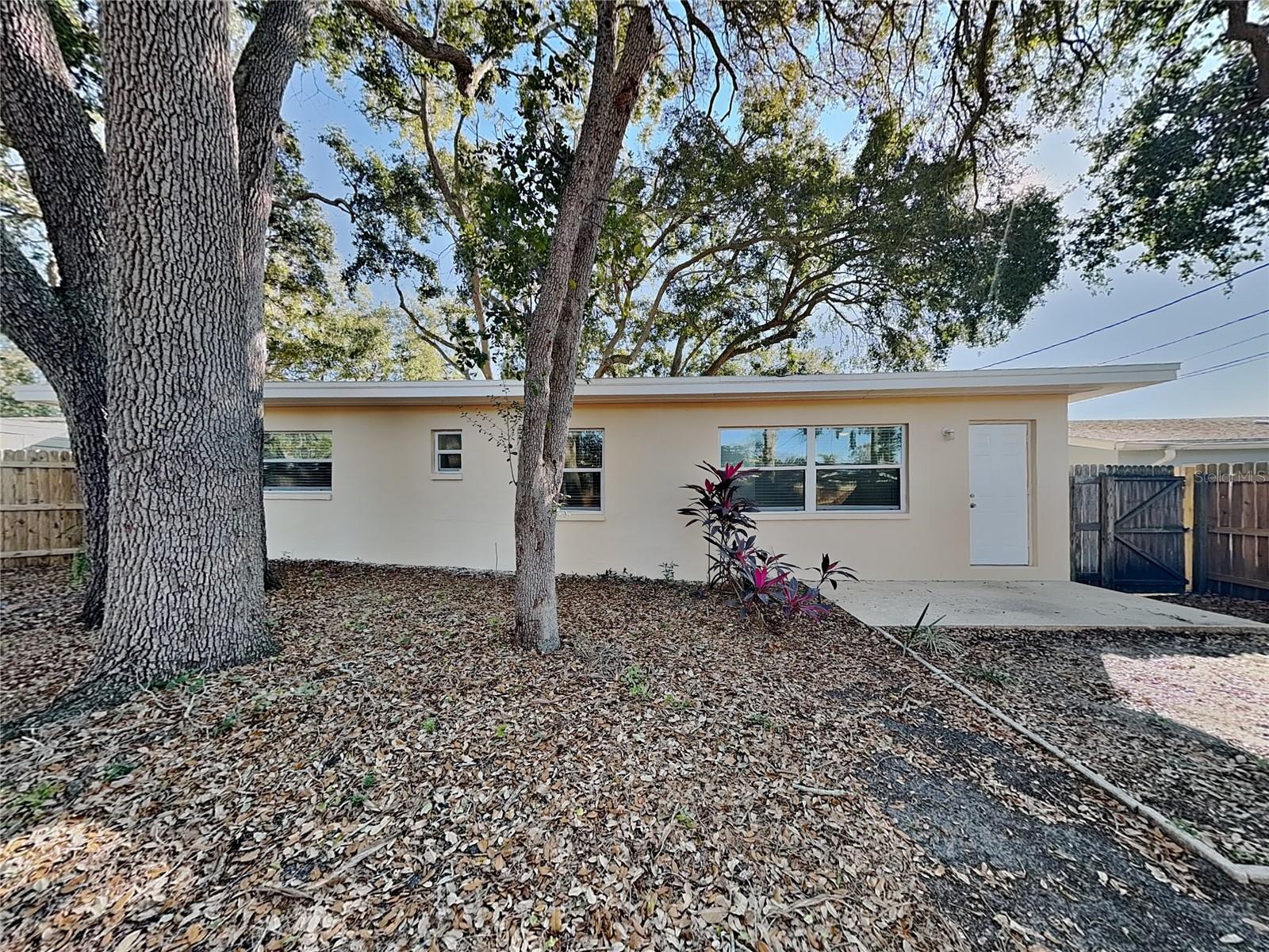 BRENTWOOD ESTATES - Residential Lease