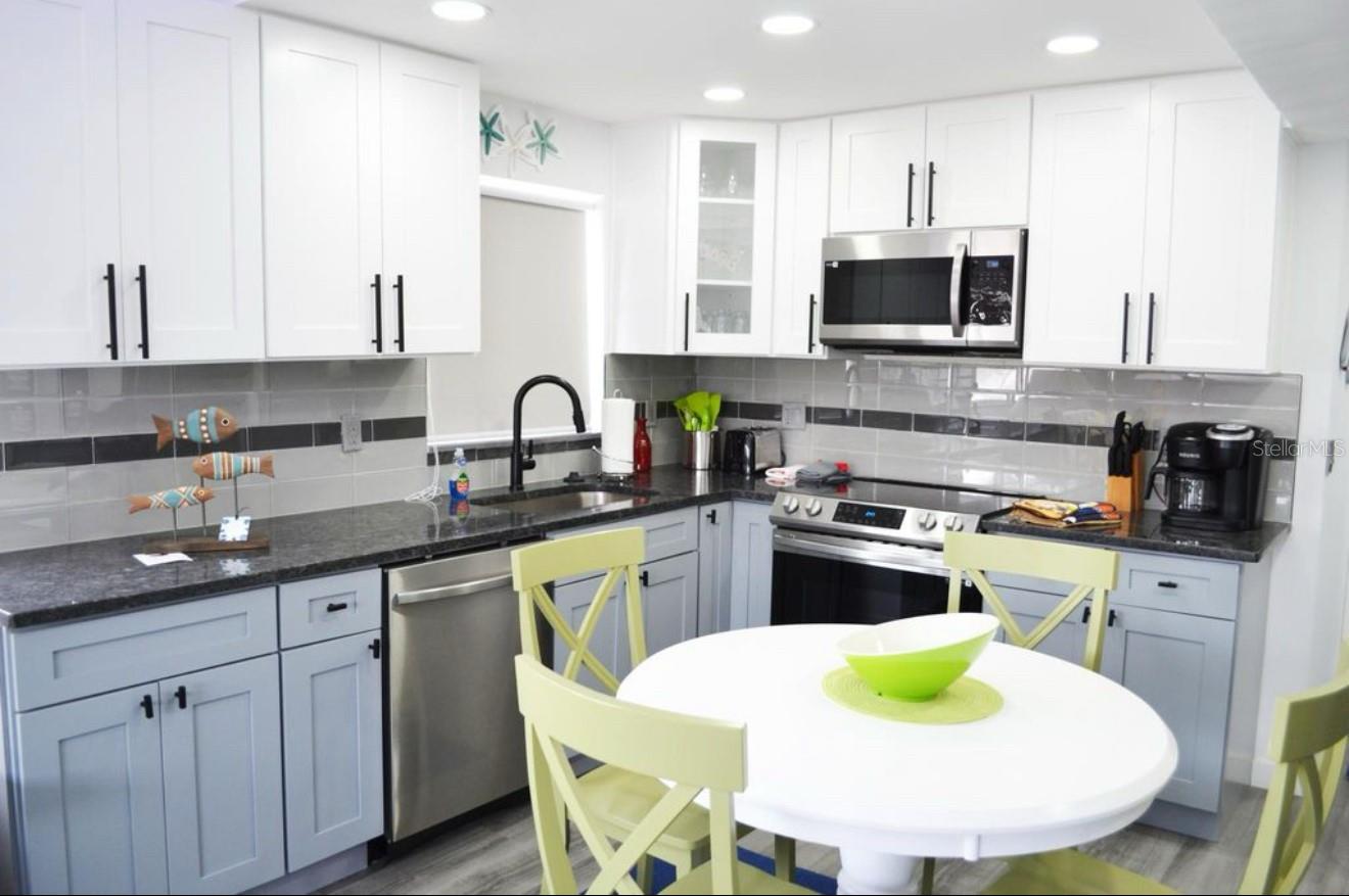 DON CE-SAR PLACE - Residential Lease