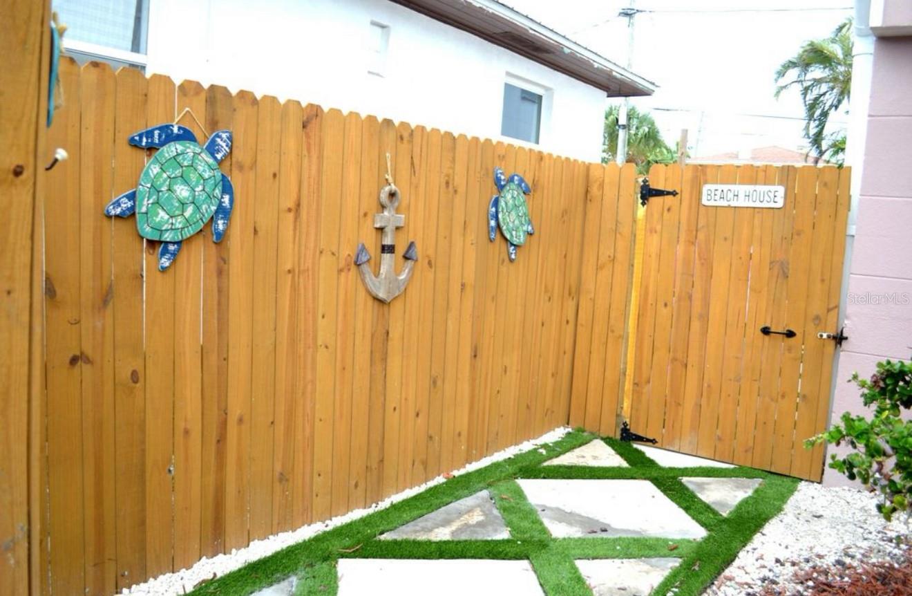 DON CE-SAR PLACE - Residential Lease