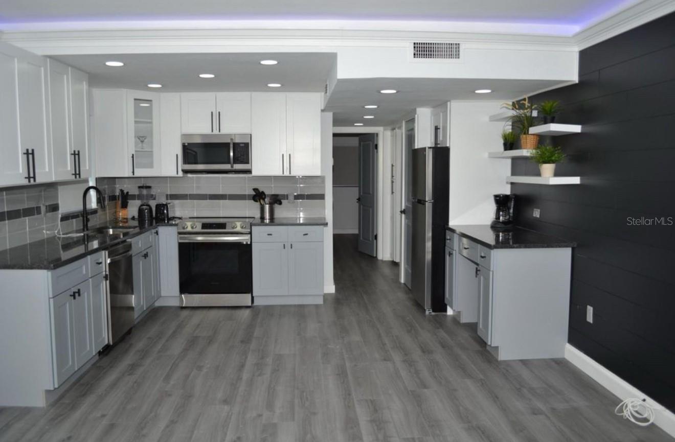 DON CE-SAR PLACE - Residential Lease