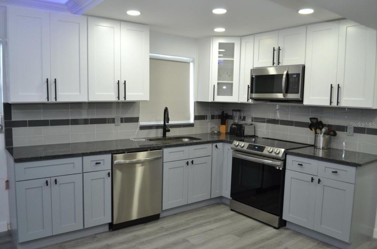 DON CE-SAR PLACE - Residential Lease