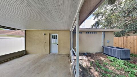 A home in VALRICO