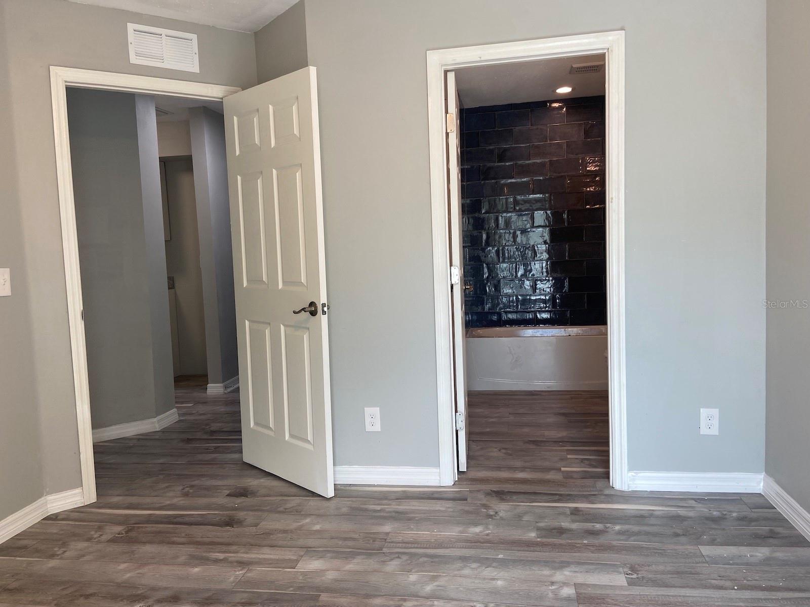 THE GRAND RESERVE CONDO - Residential Lease