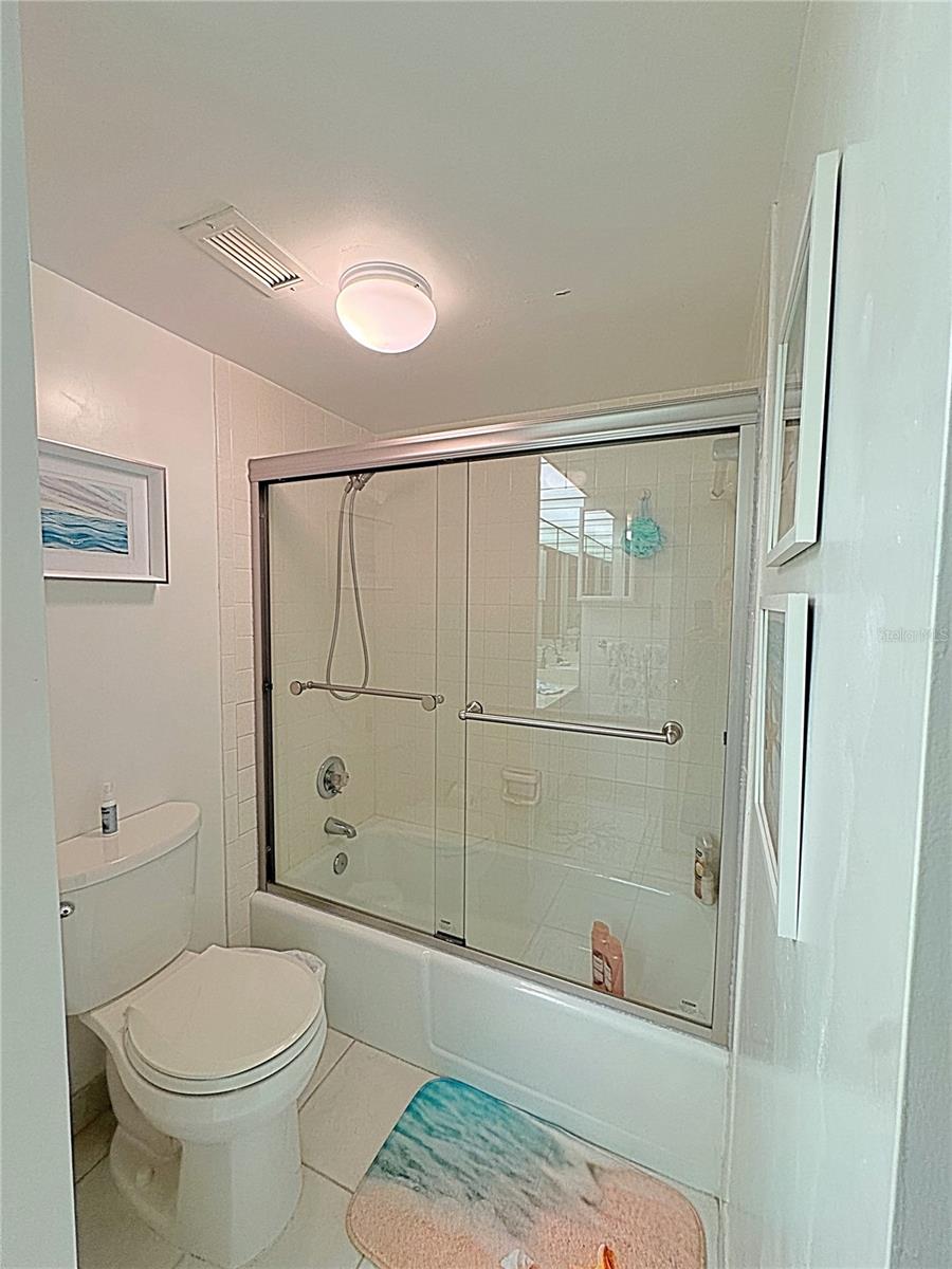 DIAMOND ISLE CONDO - Residential Lease