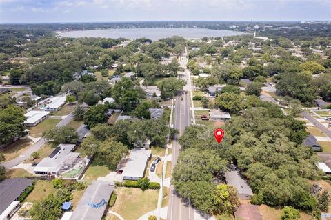 A home in LAKELAND