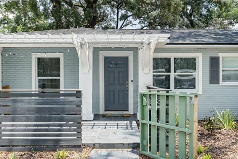 A home in LAKELAND