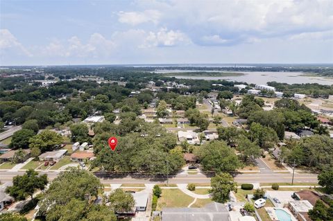 A home in LAKELAND