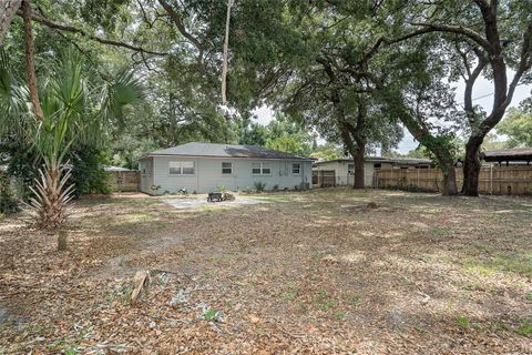 A home in LAKELAND