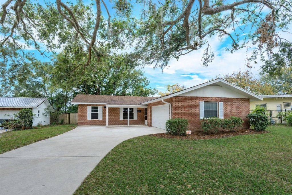 Photo of 530 Mar Nan Mar Place, Clermont, FL 34711 (MLS # G5108561)