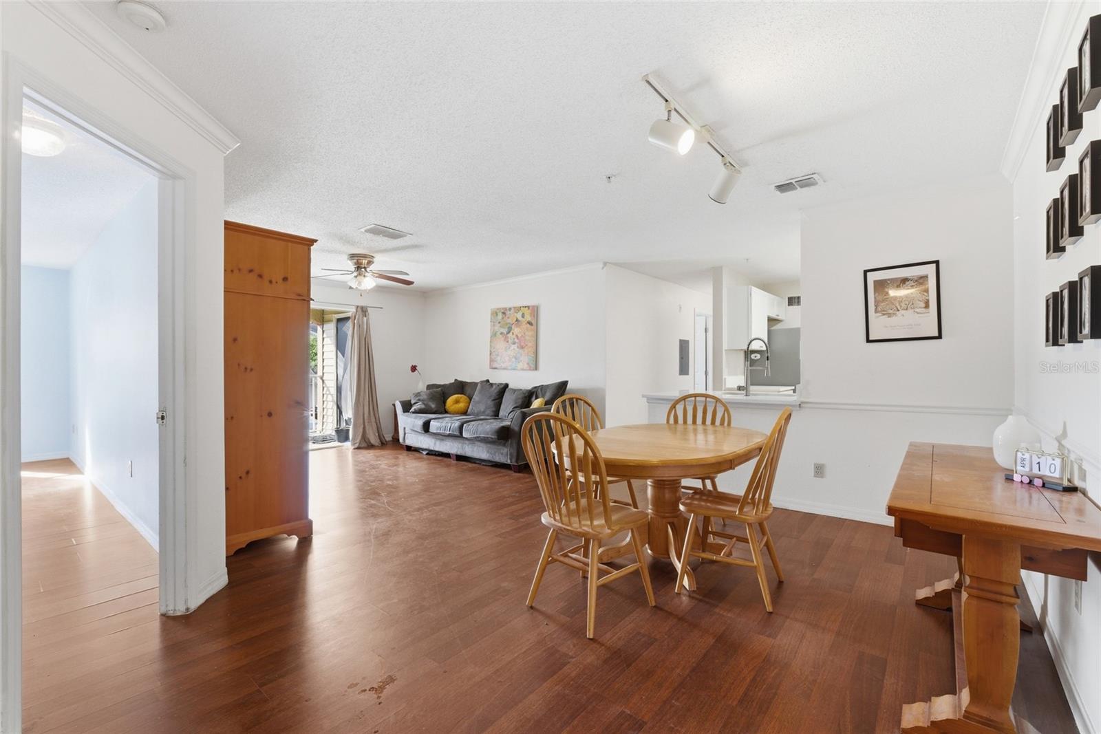 1950 SUMMER CLUB DRIVE 214