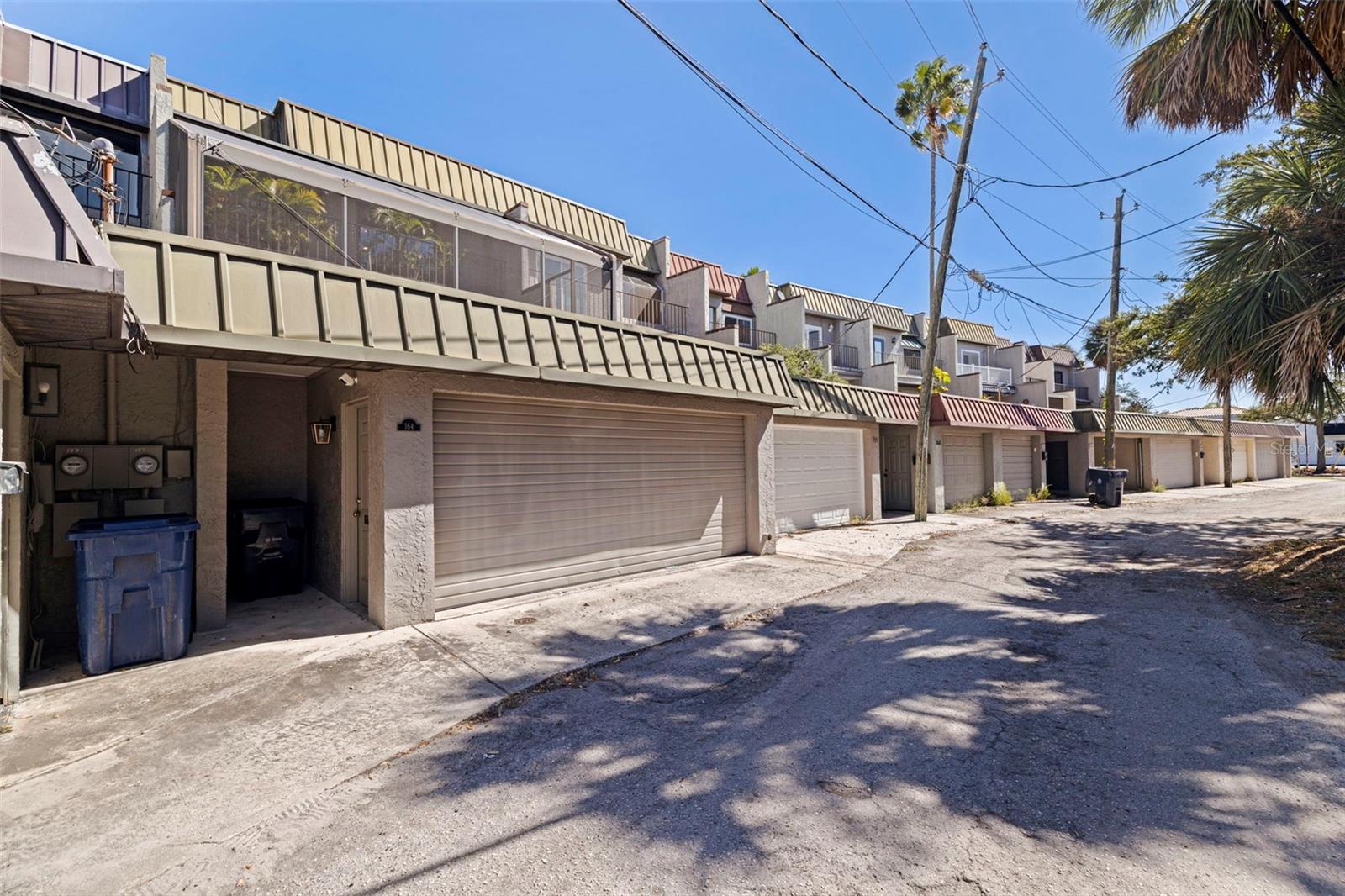 DAVIS ISLANDS PB10 PG52 TO 57 - Residential