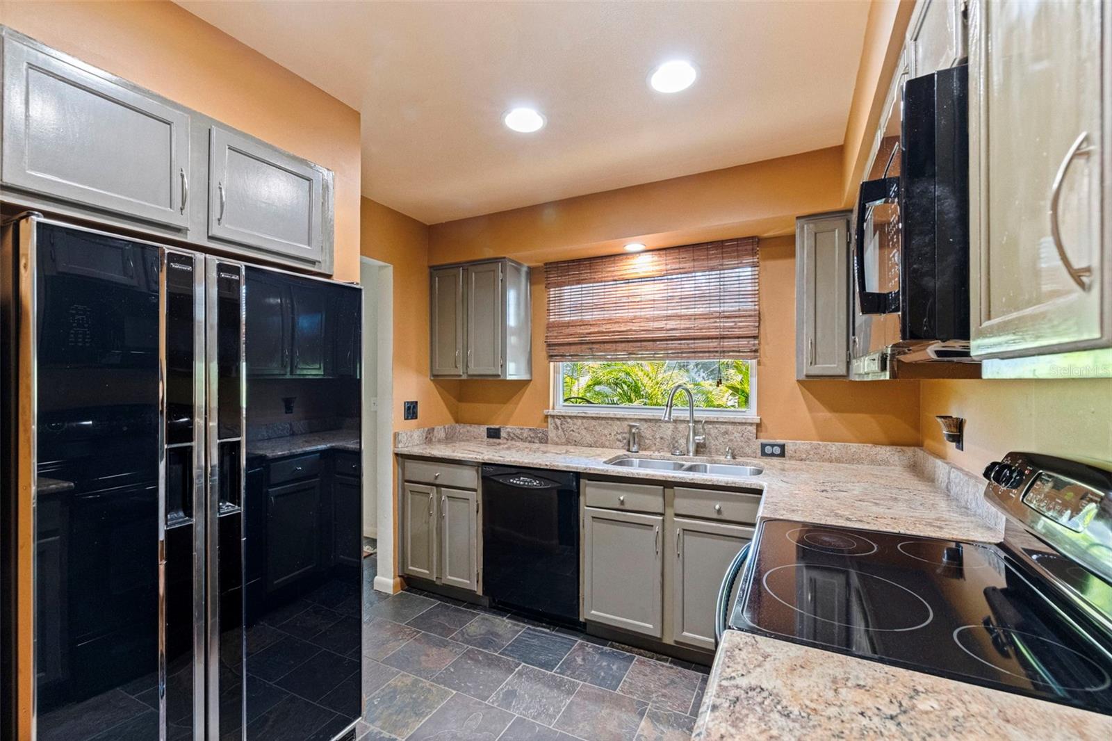 DAVIS ISLANDS PB10 PG52 TO 57 - Residential