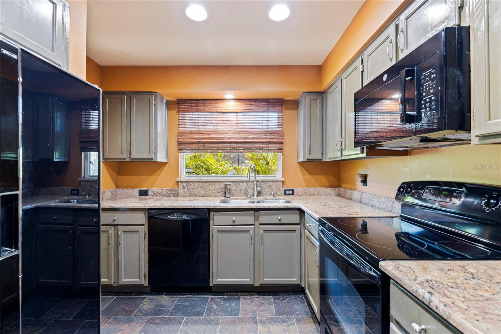 DAVIS ISLANDS PB10 PG52 TO 57 - Residential