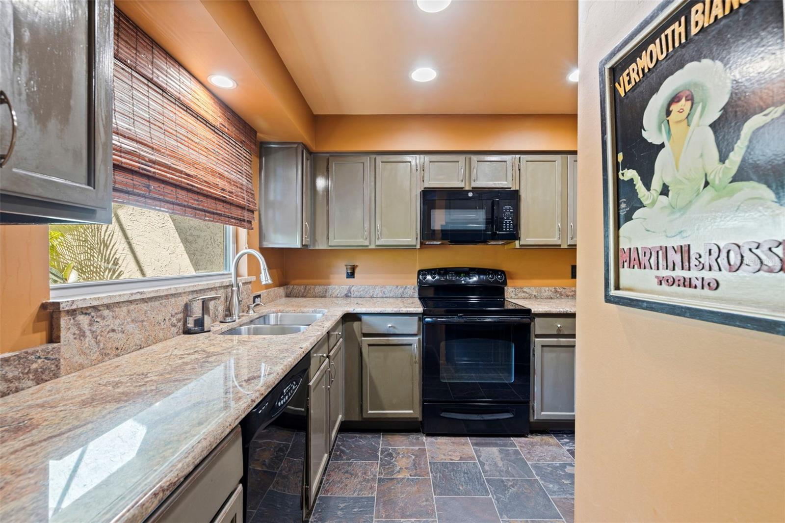 DAVIS ISLANDS PB10 PG52 TO 57 - Residential