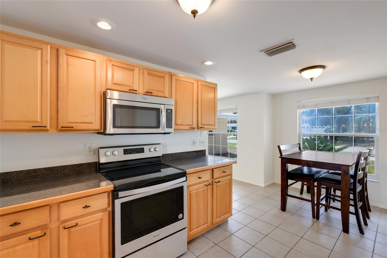 TROPICAL SHORES - Residential