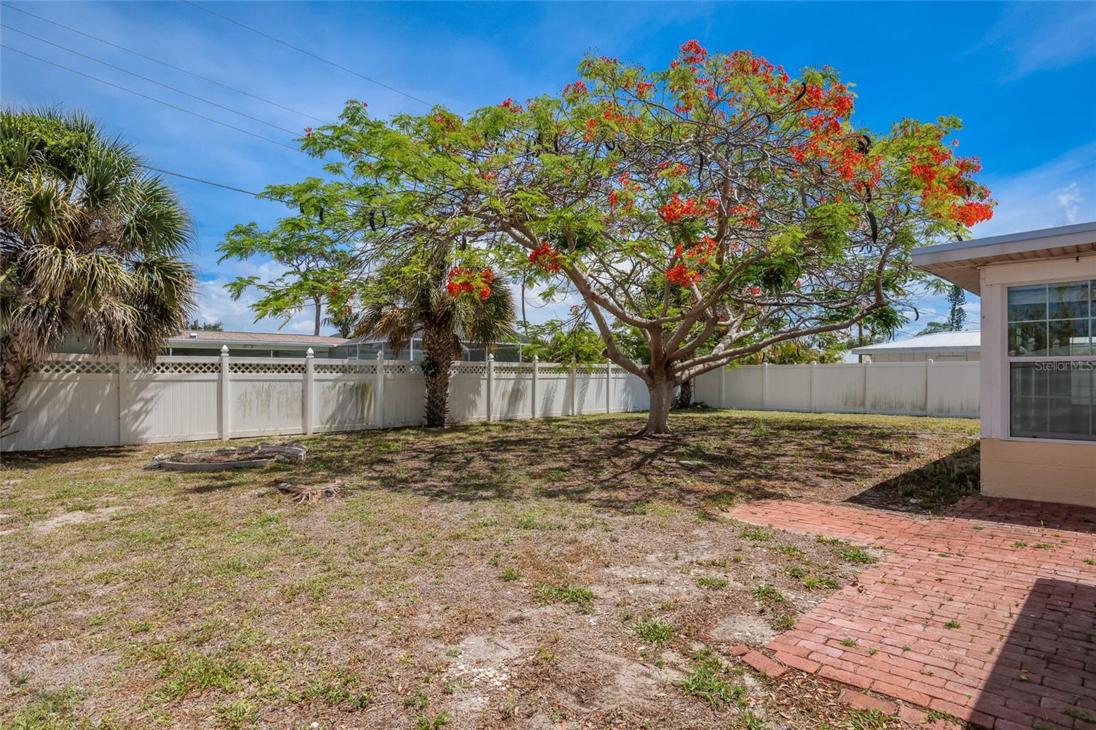TROPICAL SHORES - Residential