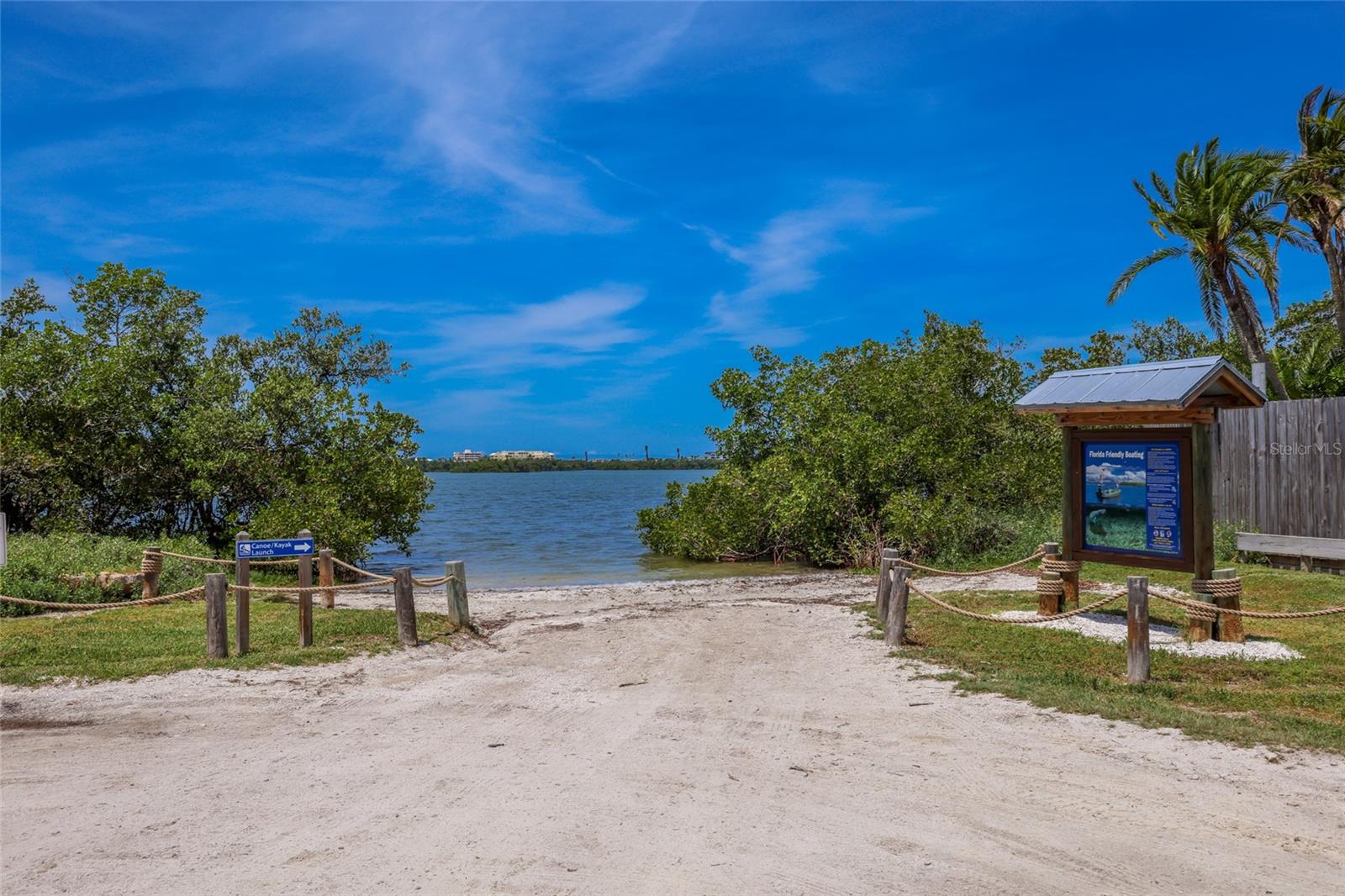 TROPICAL SHORES - Residential