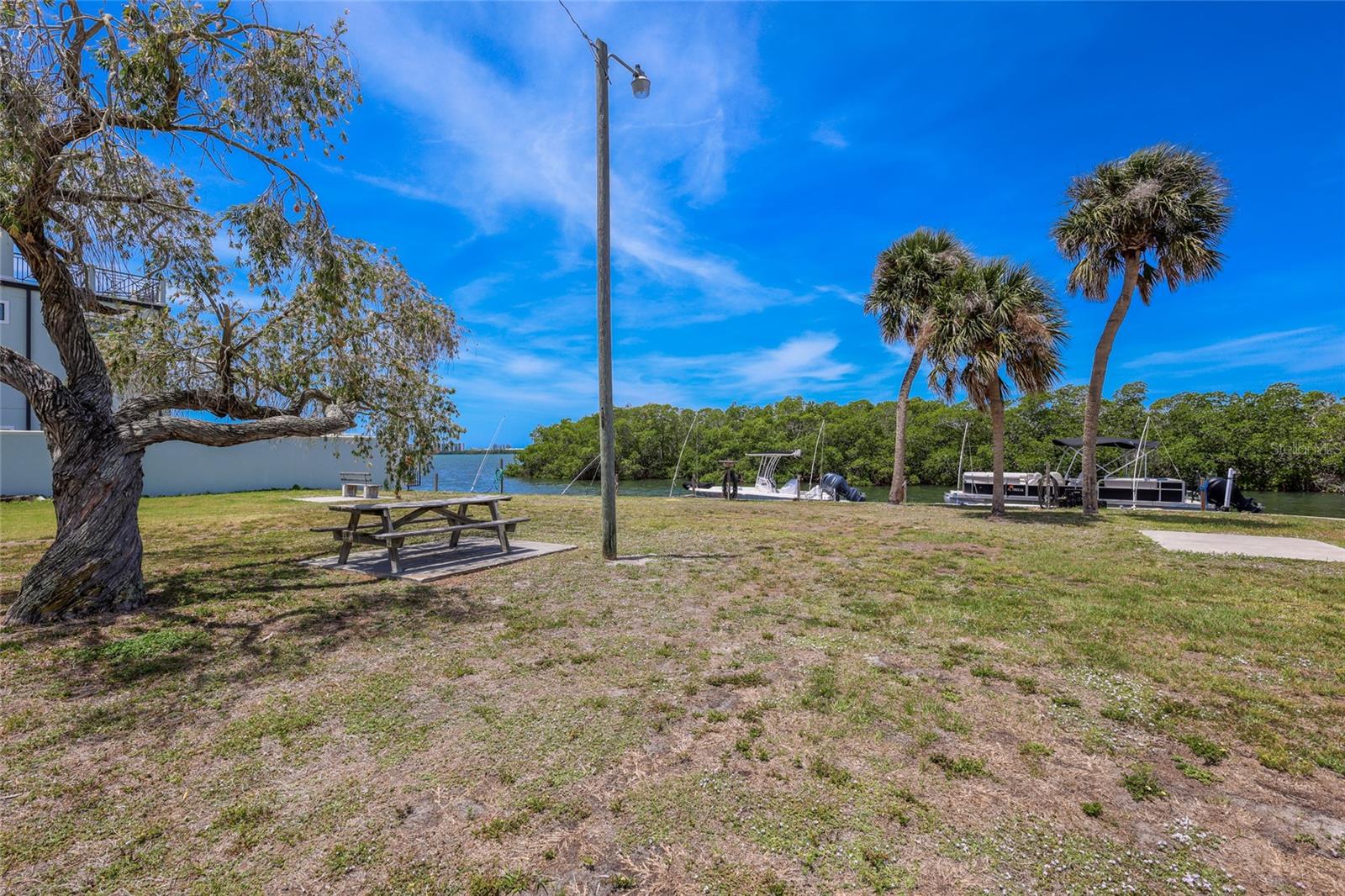 TROPICAL SHORES - Residential