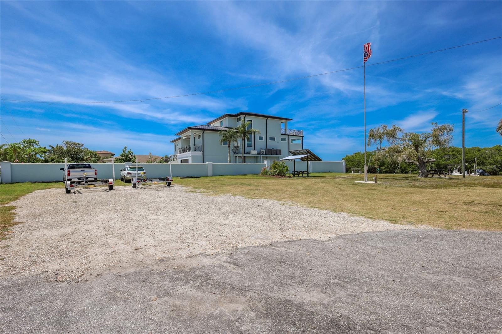 TROPICAL SHORES - Residential