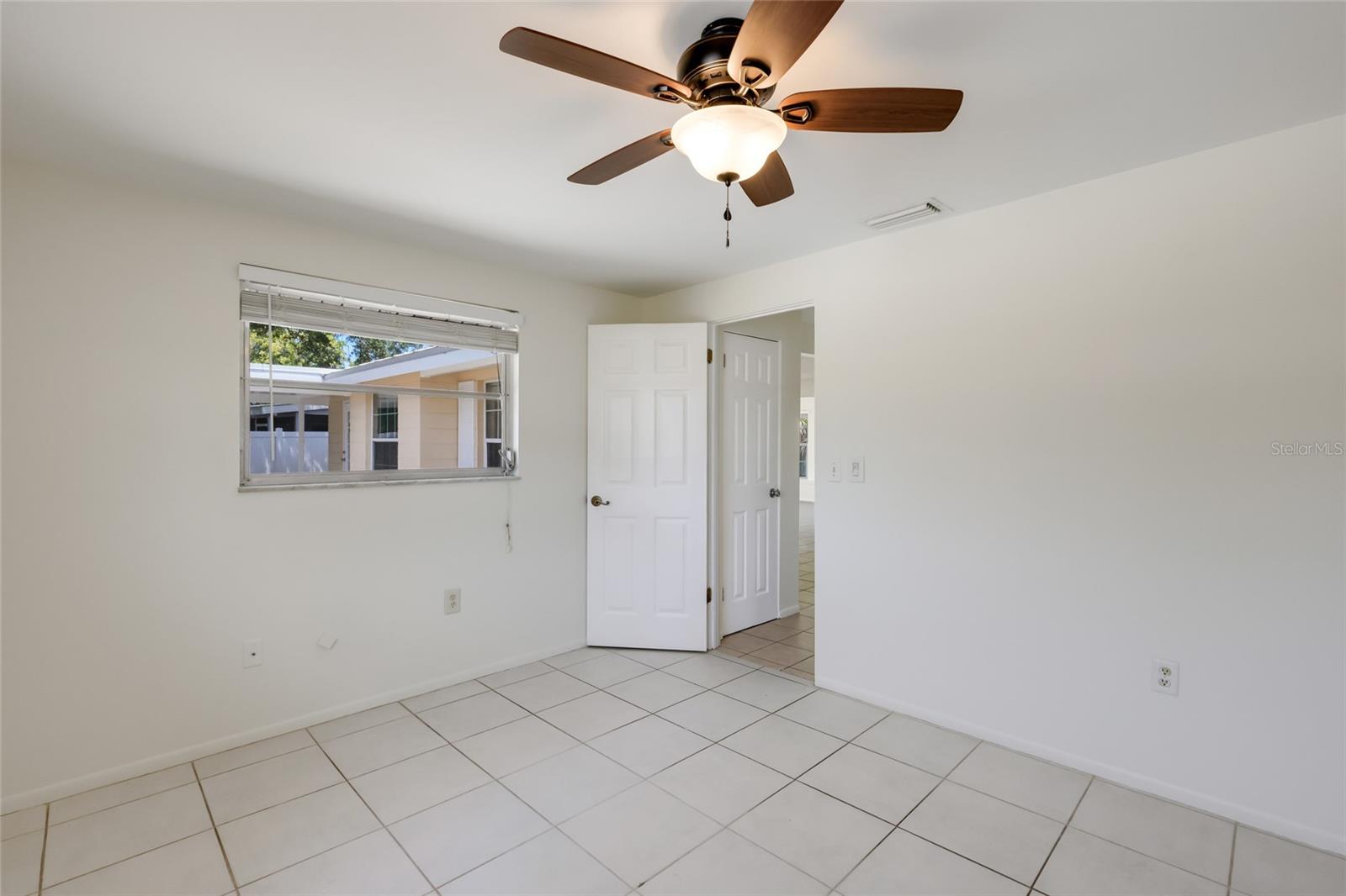TROPICAL SHORES - Residential