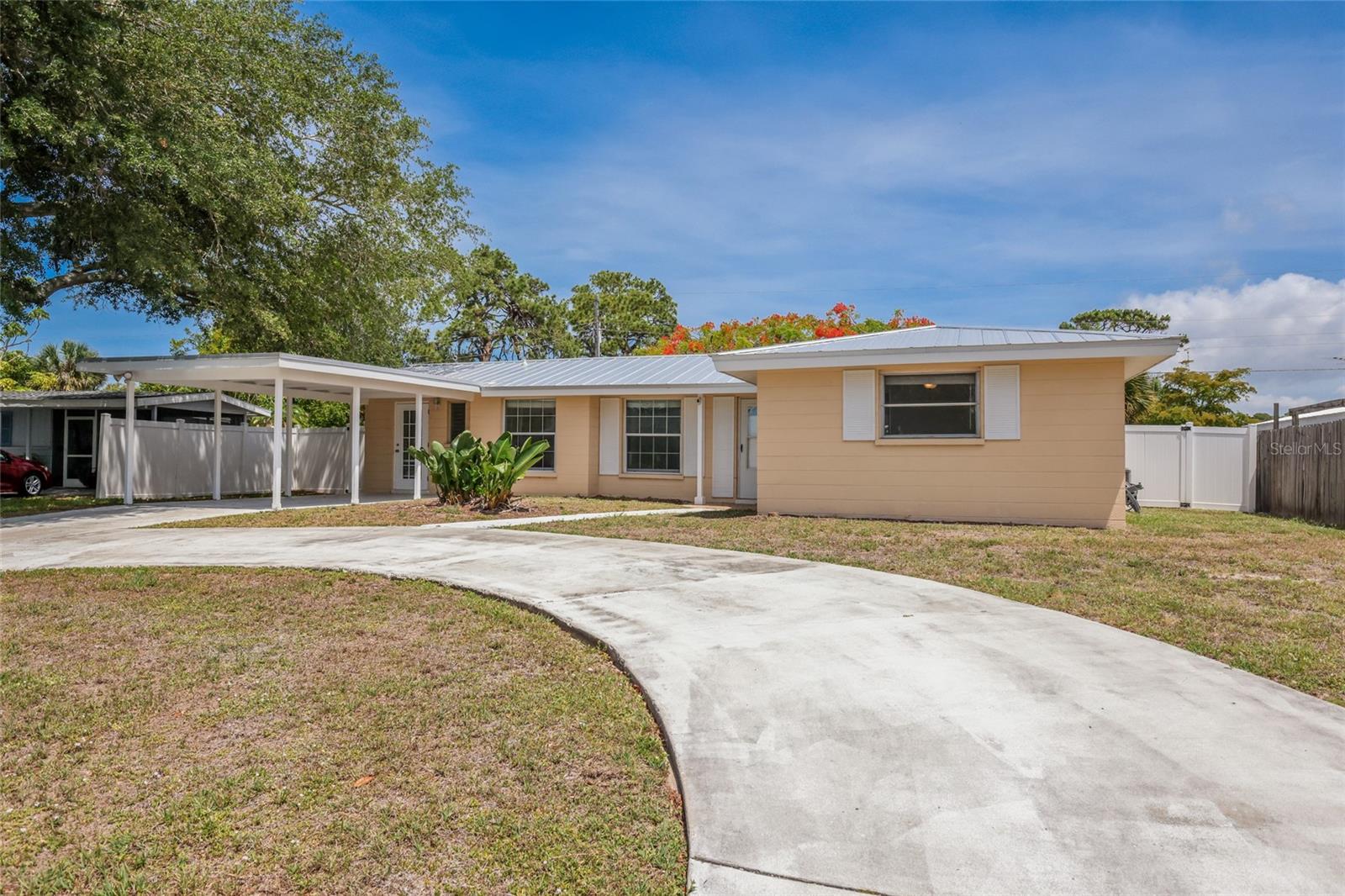TROPICAL SHORES - Residential