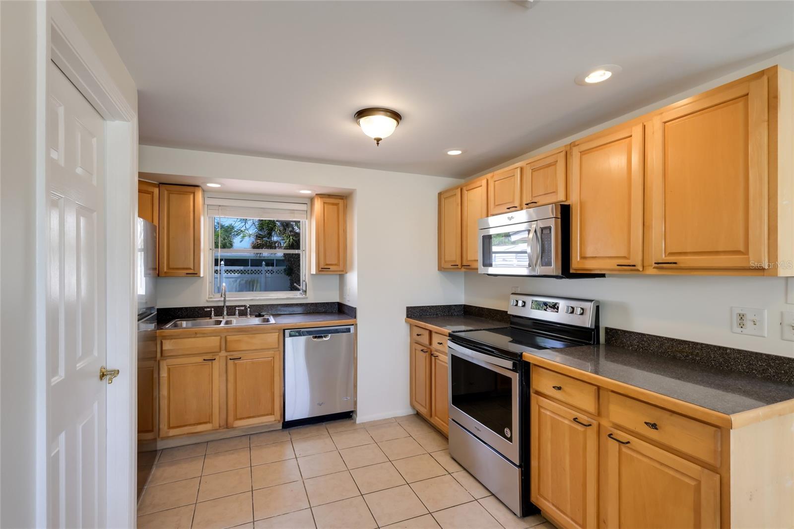 TROPICAL SHORES - Residential