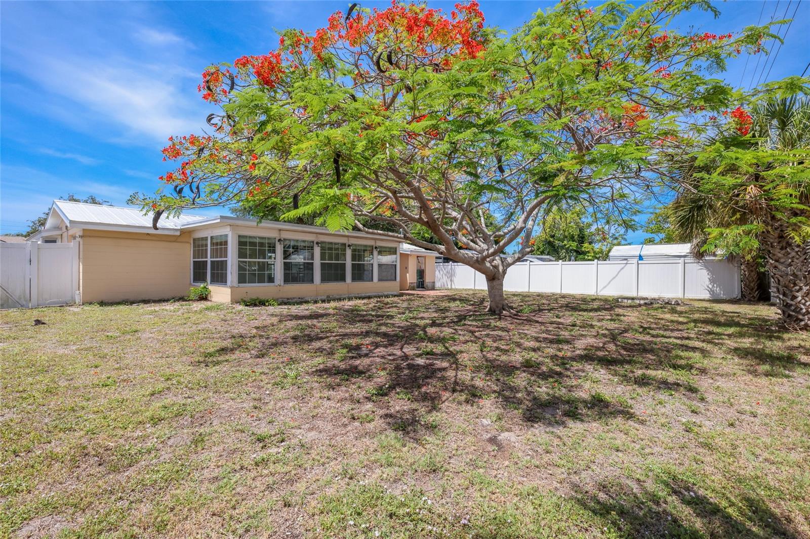 TROPICAL SHORES - Residential