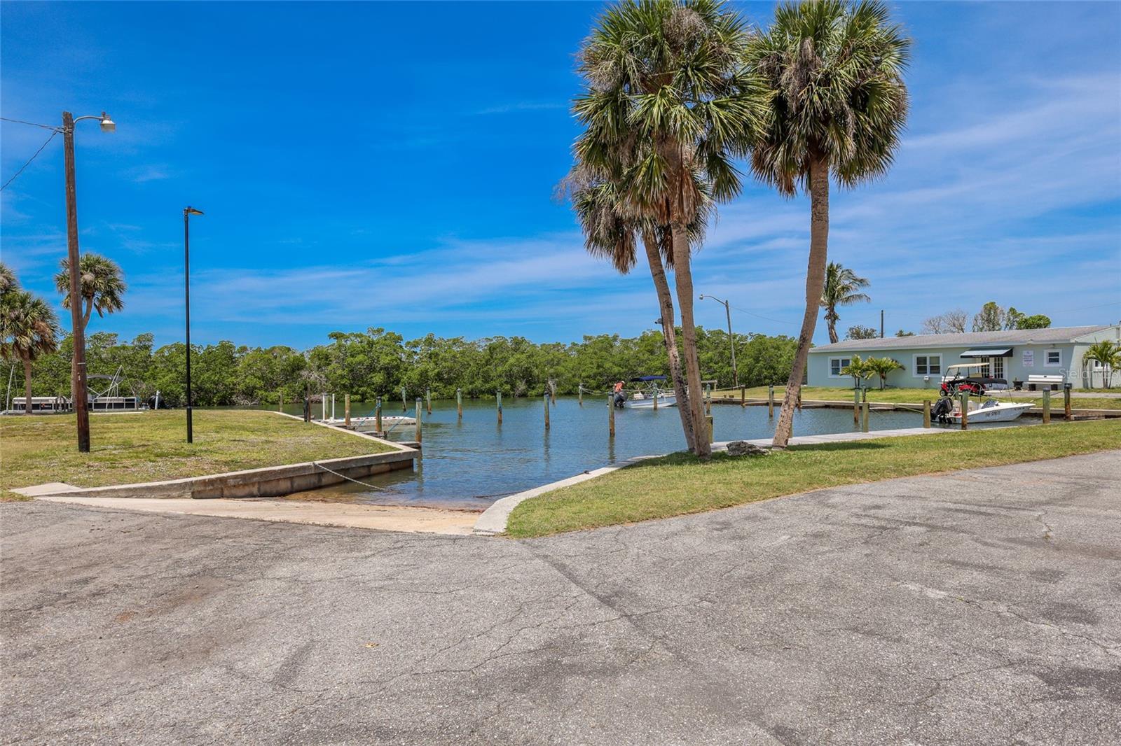 TROPICAL SHORES - Residential