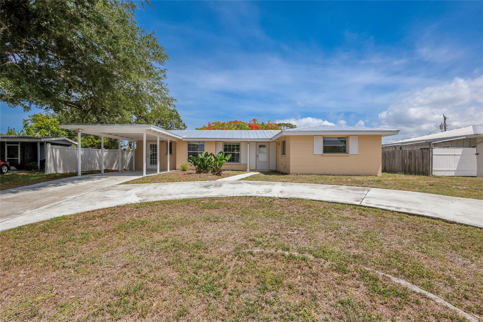 TROPICAL SHORES - Residential