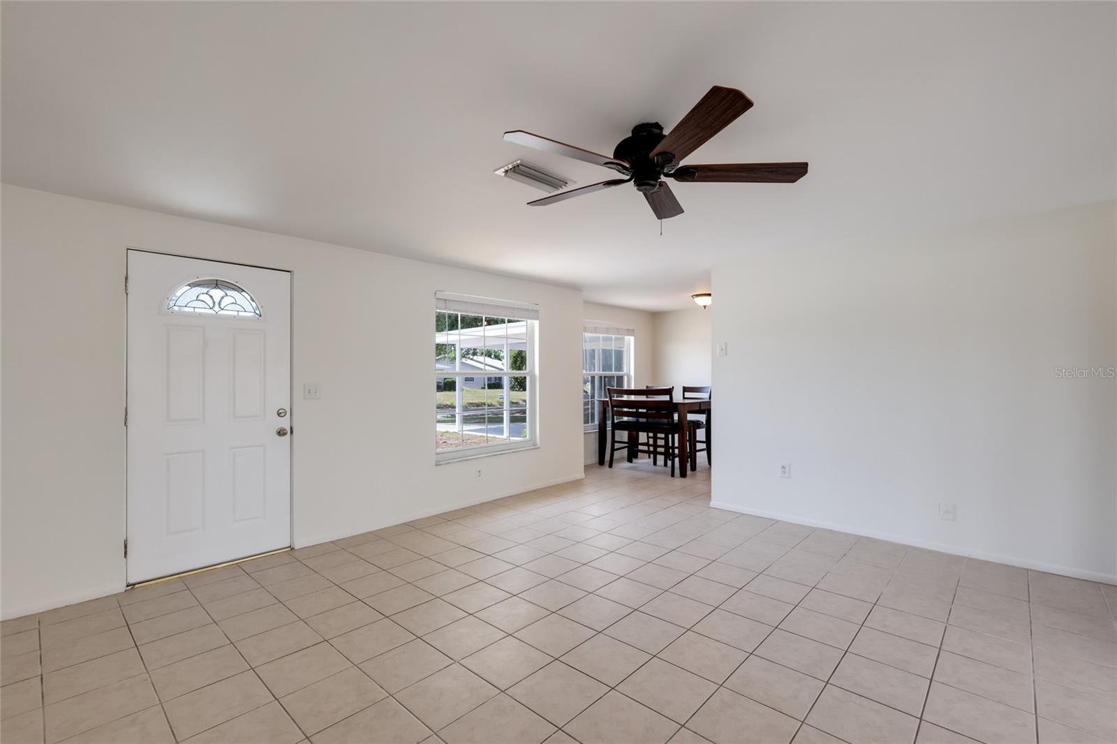 TROPICAL SHORES - Residential