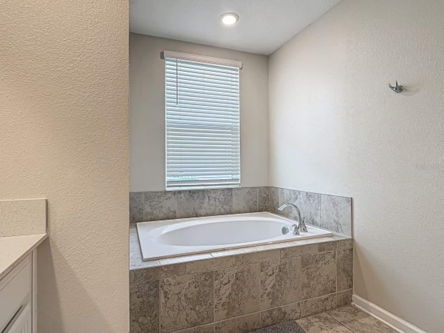 CHAMPIONSGATE CONDO 2 PH 12 - Residential