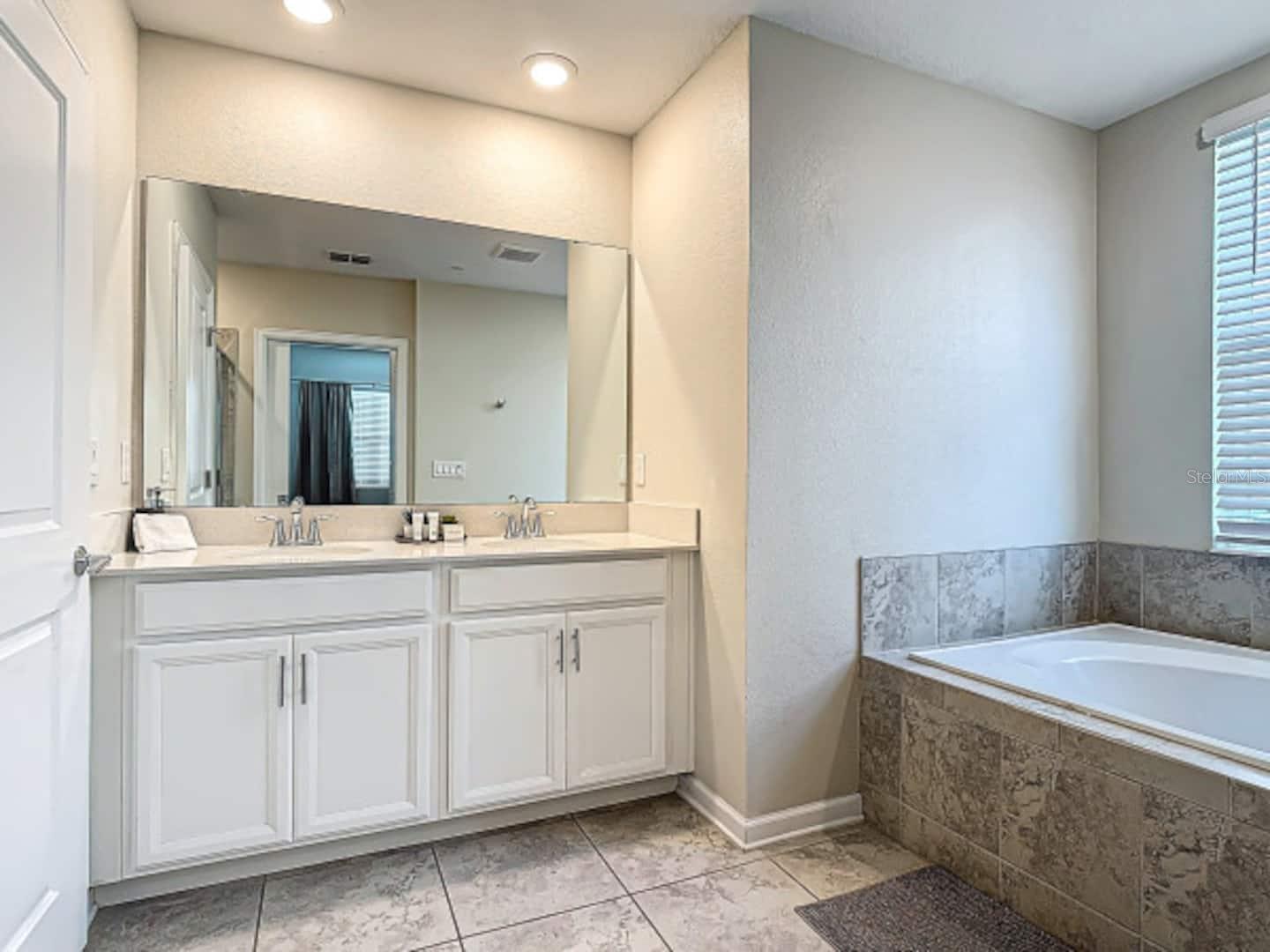 CHAMPIONSGATE CONDO 2 PH 12 - Residential
