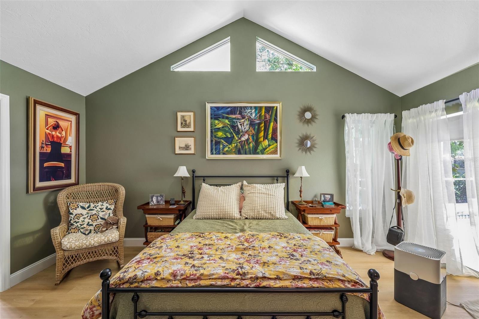 COUNTRY PLACE - Residential