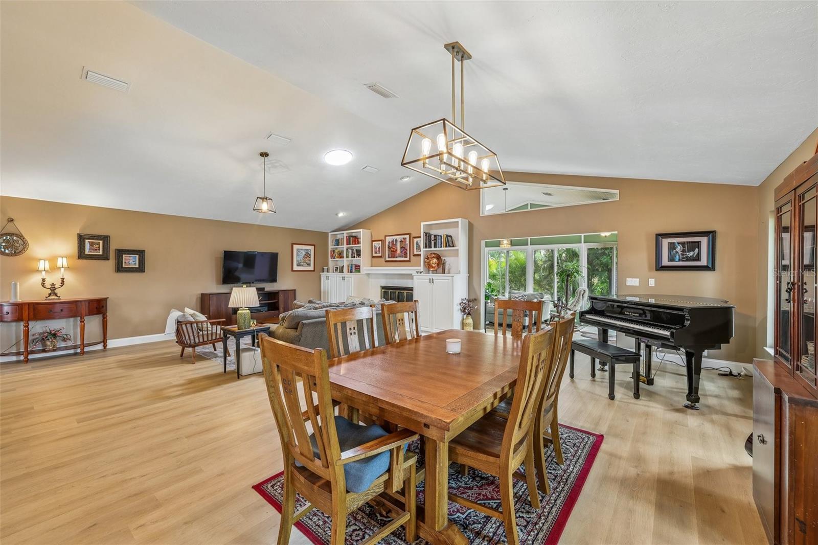 COUNTRY PLACE - Residential