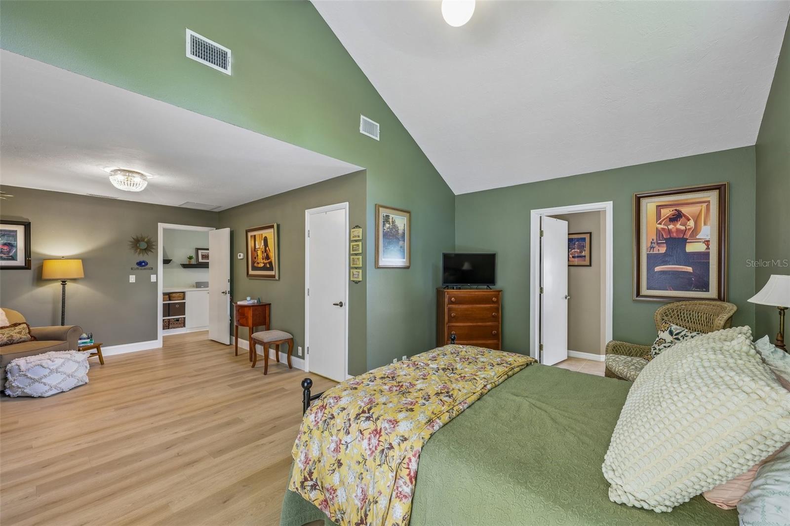 COUNTRY PLACE - Residential