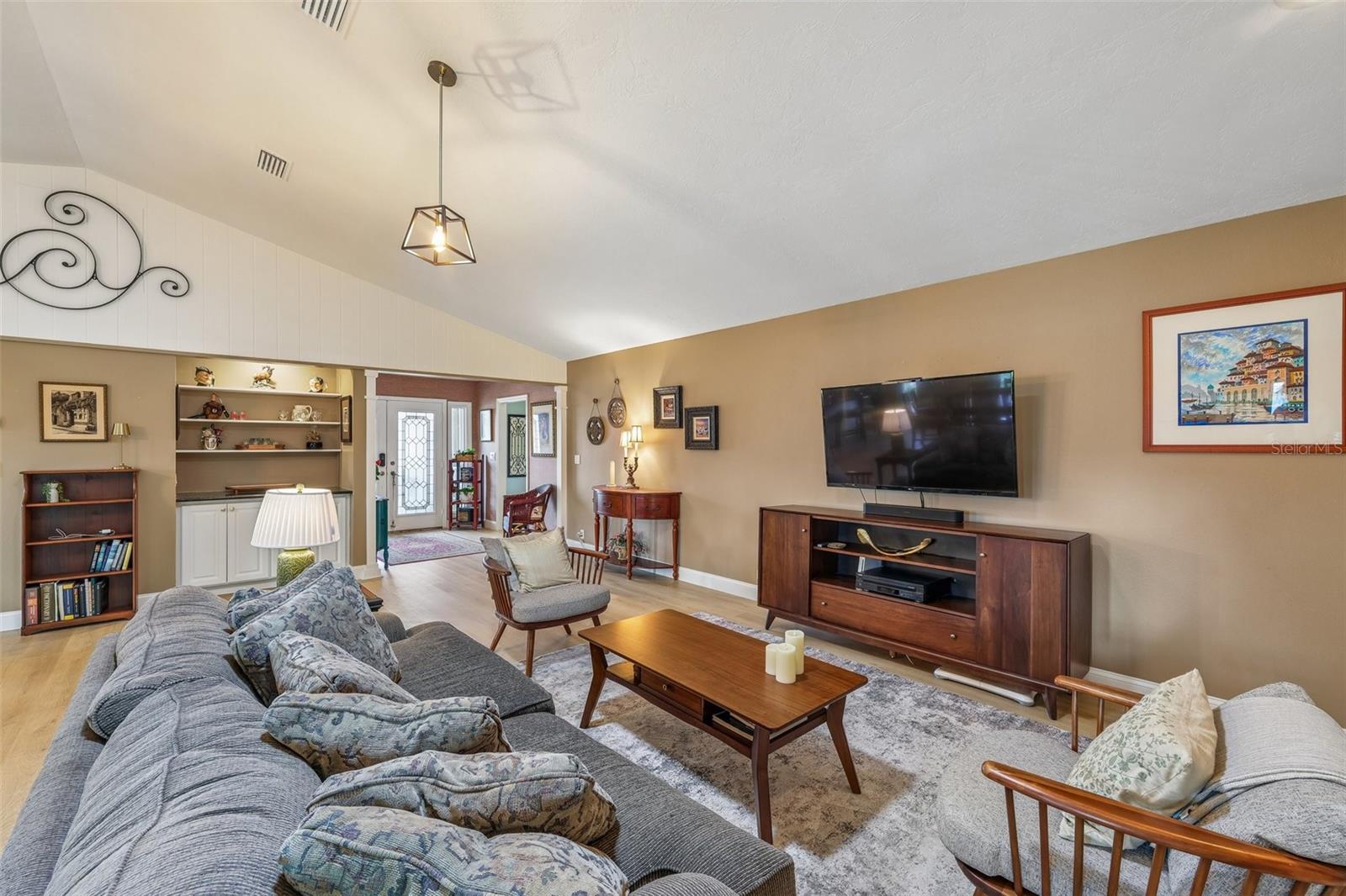 COUNTRY PLACE - Residential
