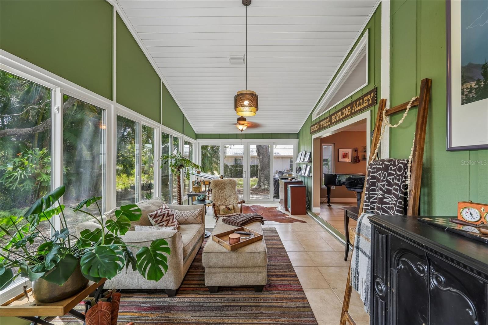 COUNTRY PLACE - Residential