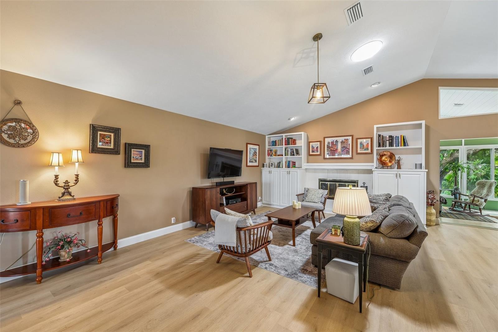 COUNTRY PLACE - Residential
