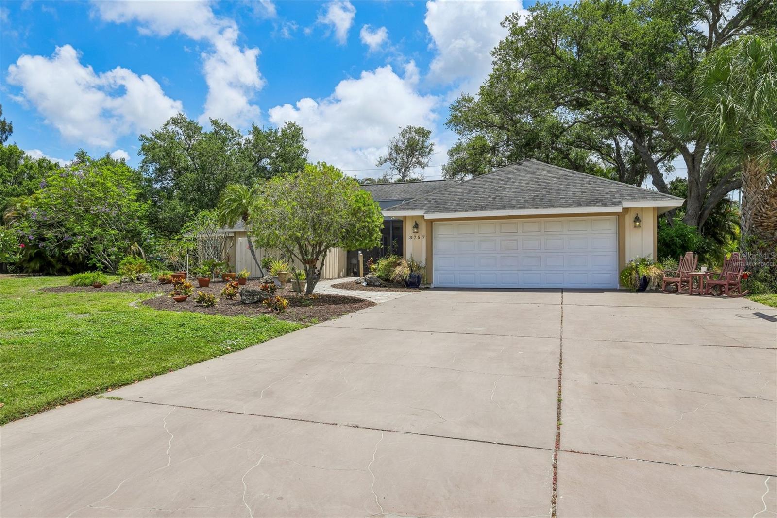 COUNTRY PLACE - Residential
